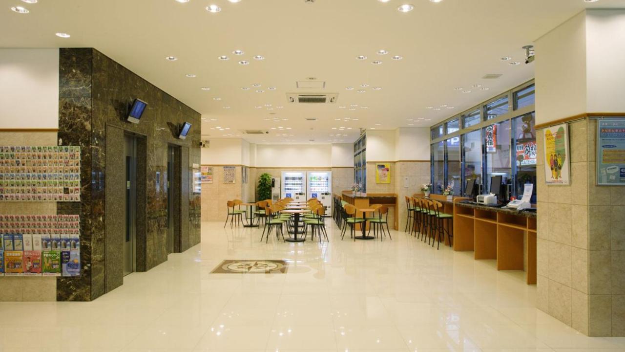 Toyoko Inn Okayama Eki Nishi Guchi Migi Zewnętrze zdjęcie